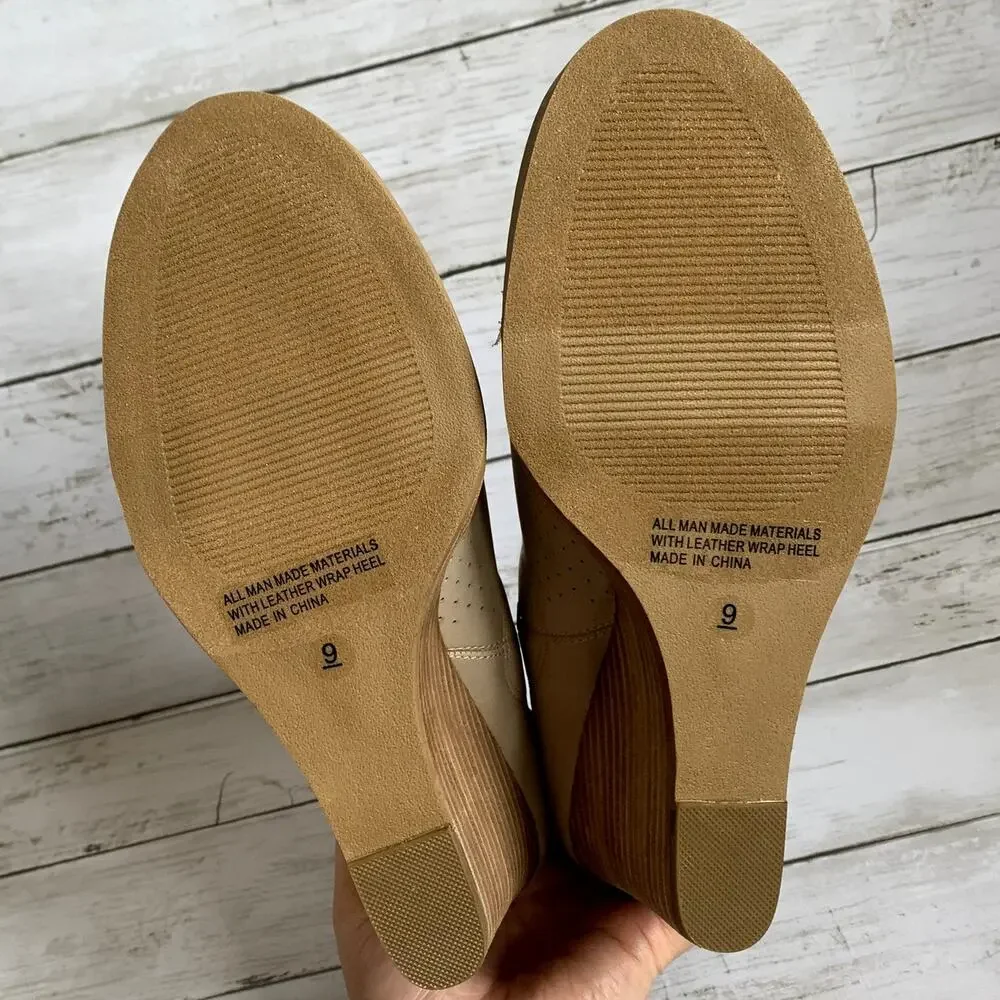 NWT DV by Dolce Vita‎ Gerdy Wedge Ankle Bootie in Beige